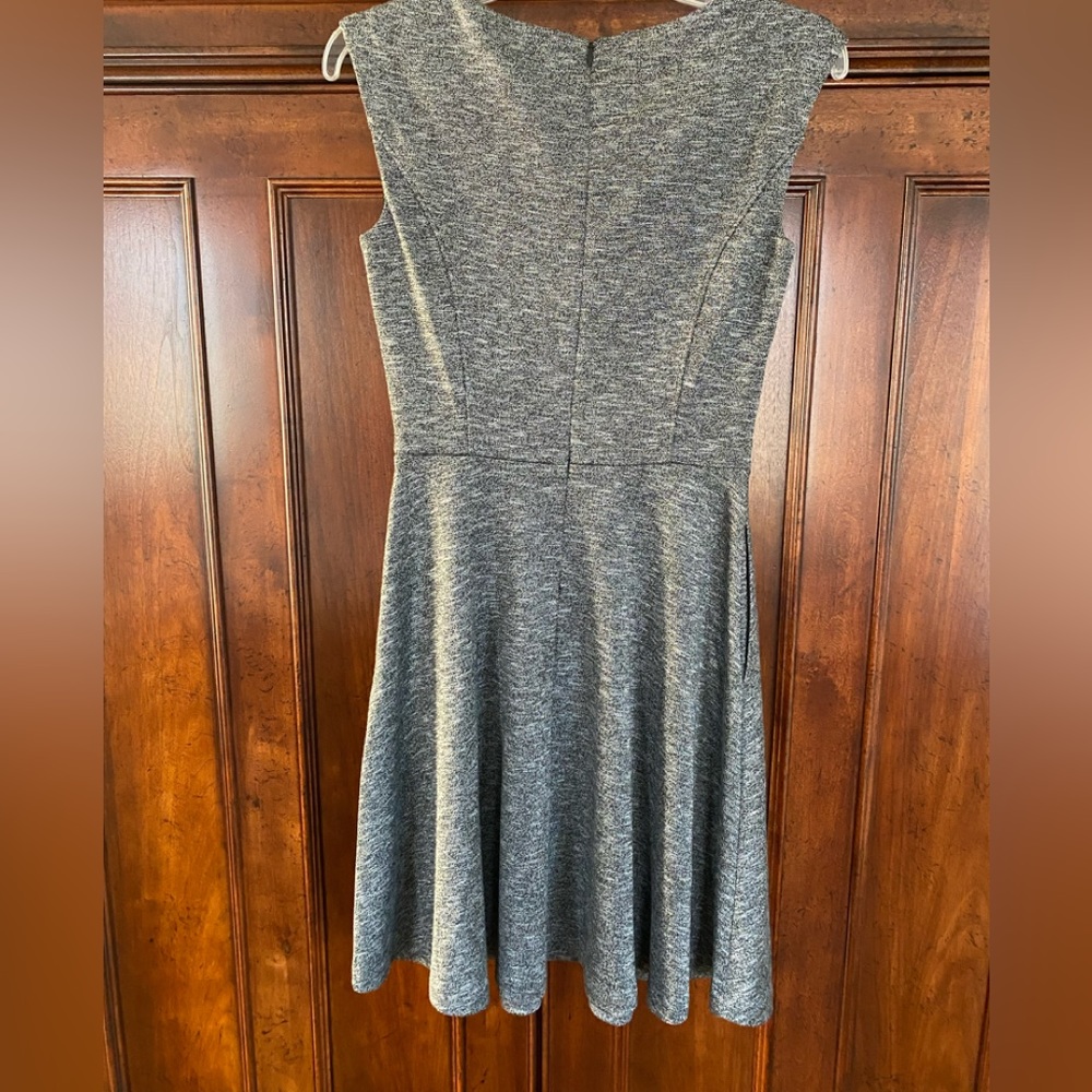 White House Black Market gray heather, fit and flare dress in size 00 NWT! - Picture 2 of 8